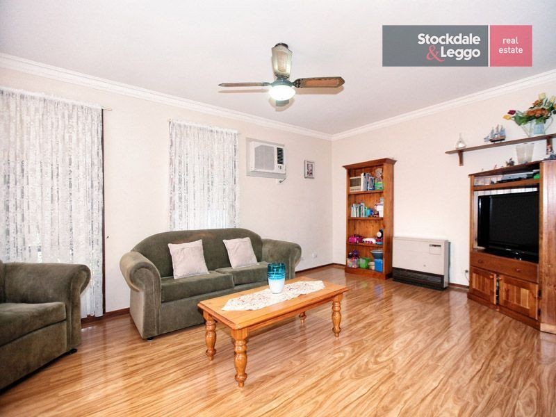 1/38 Gabrielle Crescent, Gladstone Park VIC 3043