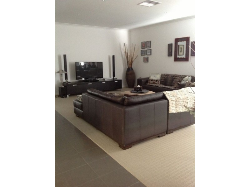 4 Stranraer Close, Greenvale VIC 3059