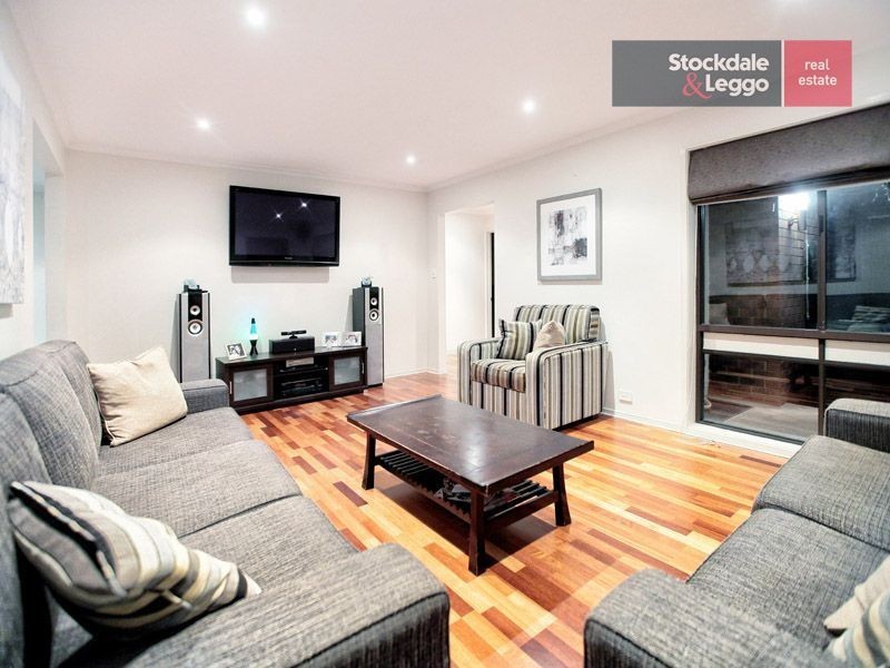 9 Cassandra Drive, Gladstone Park VIC 3043