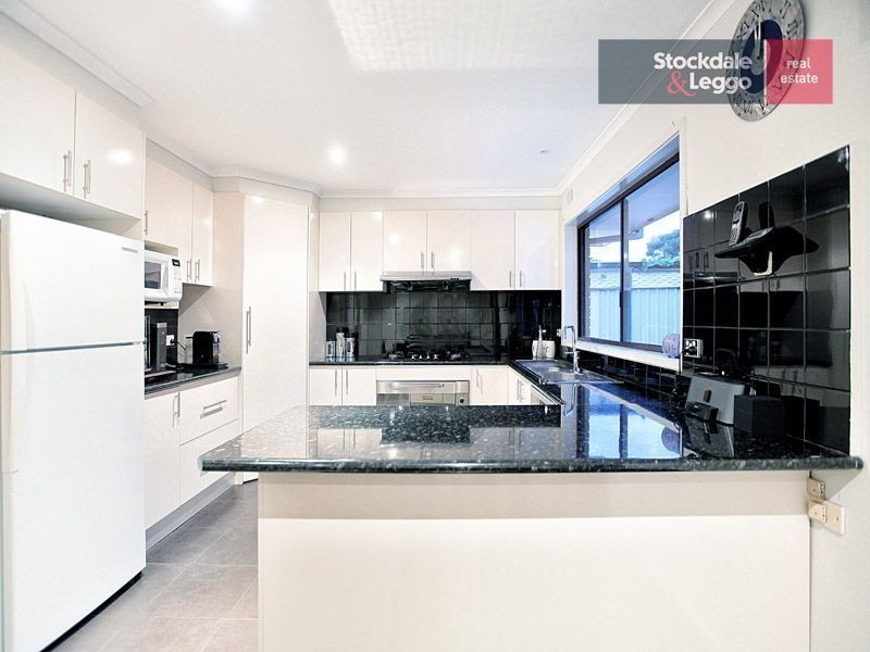 9 Cassandra Drive, Gladstone Park VIC 3043