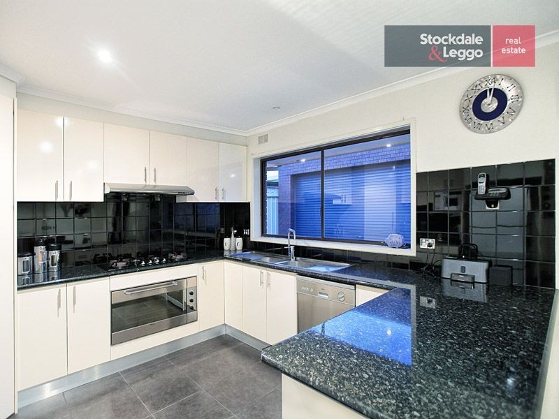 9 Cassandra Drive, Gladstone Park VIC 3043