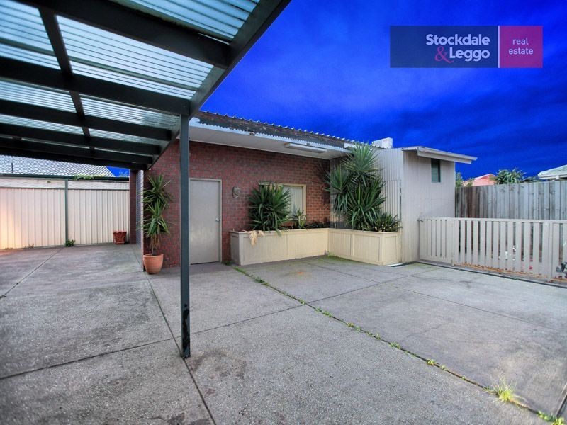 9 Cassandra Drive, Gladstone Park VIC 3043
