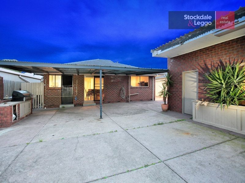 9 Cassandra Drive, Gladstone Park VIC 3043