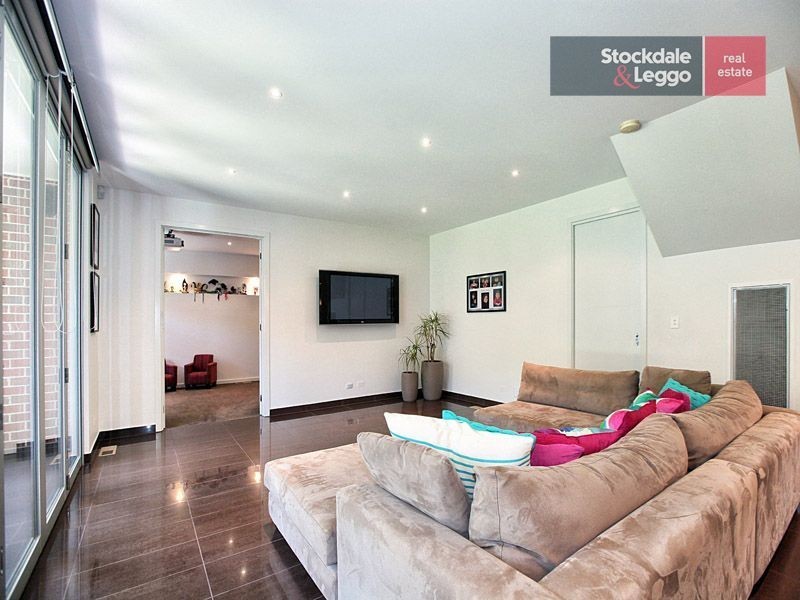 24 Clare Boulevard, Greenvale VIC 3059