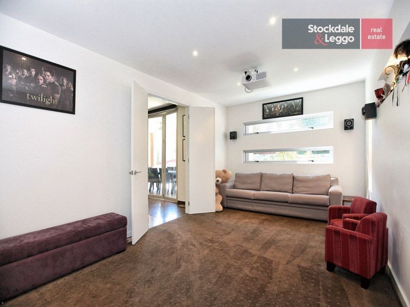 24 Clare Boulevard, Greenvale VIC 3059