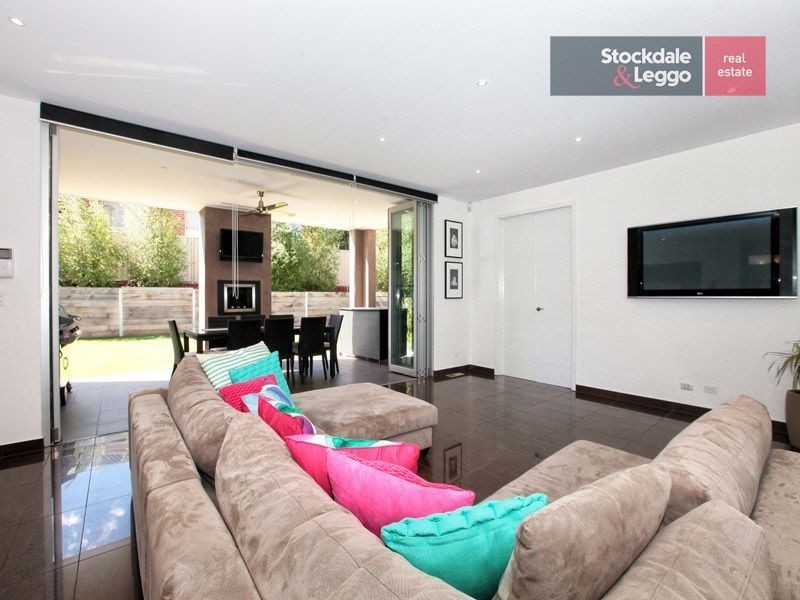 24 Clare Boulevard, Greenvale VIC 3059