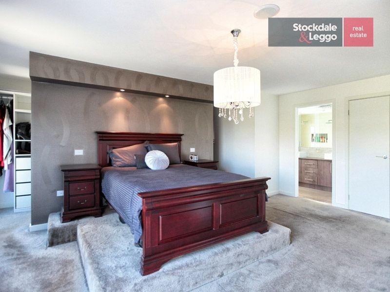 24 Clare Boulevard, Greenvale VIC 3059
