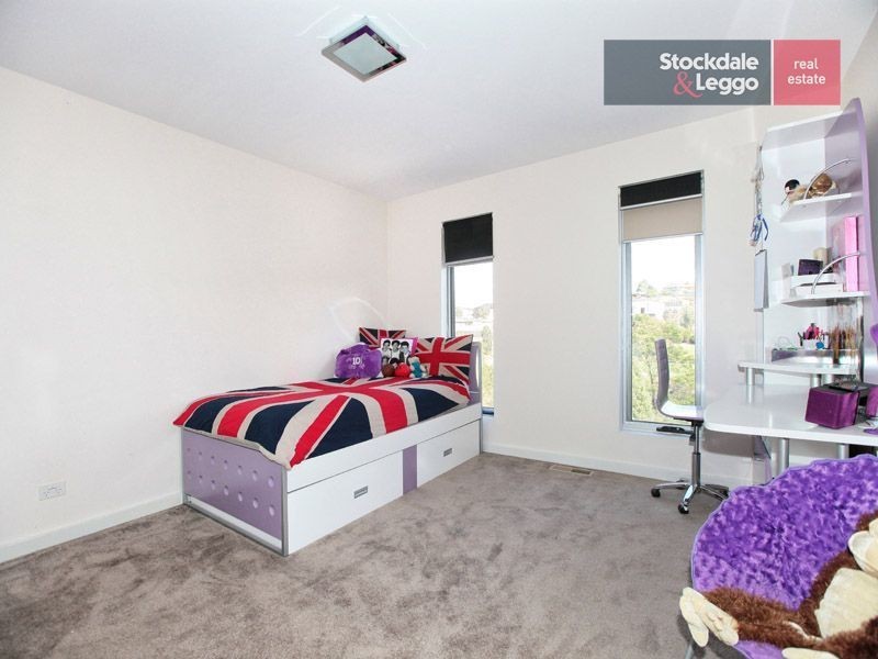 24 Clare Boulevard, Greenvale VIC 3059