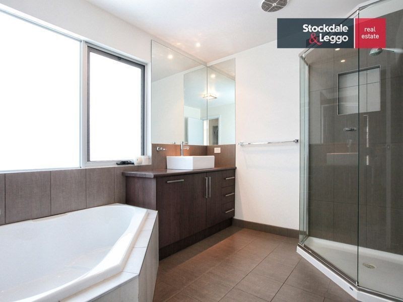 24 Clare Boulevard, Greenvale VIC 3059