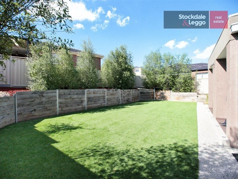 24 Clare Boulevard, Greenvale VIC 3059