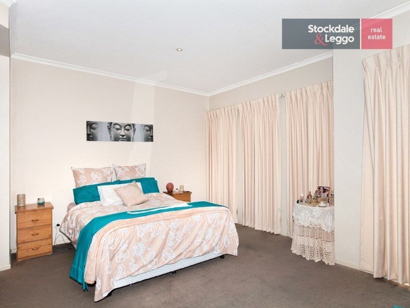 17 Regency Road, Roxburgh Park VIC 3064