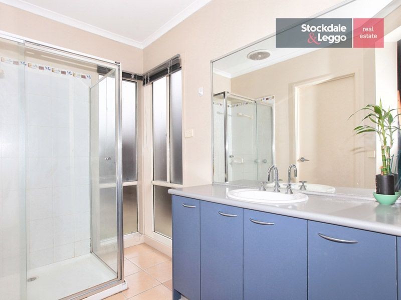 17 Regency Road, Roxburgh Park VIC 3064