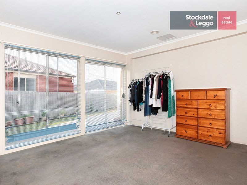 17 Regency Road, Roxburgh Park VIC 3064