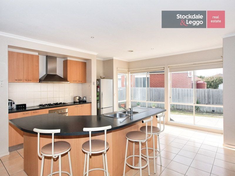 17 Regency Road, Roxburgh Park VIC 3064