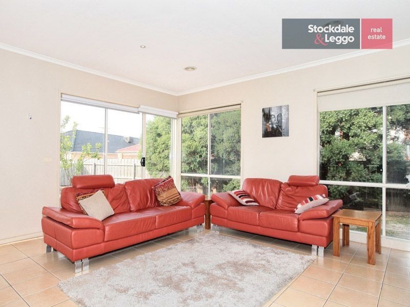 17 Regency Road, Roxburgh Park VIC 3064