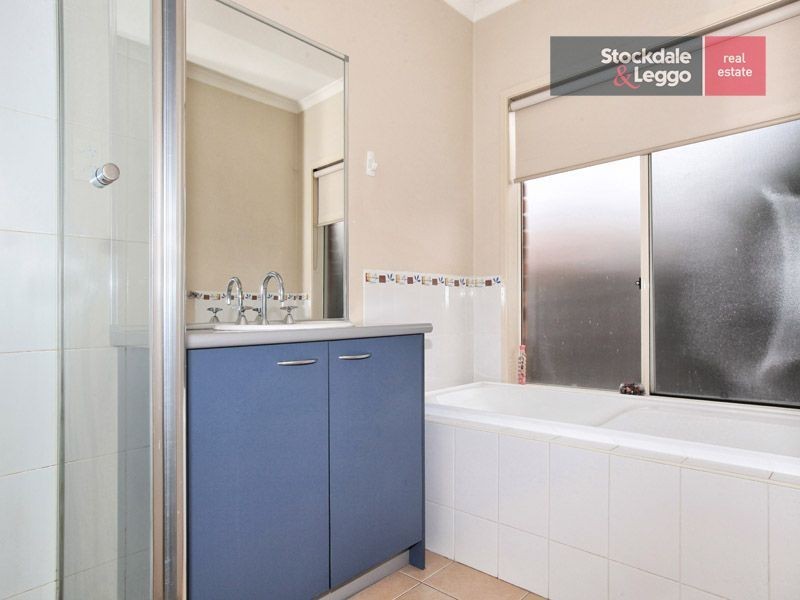 17 Regency Road, Roxburgh Park VIC 3064