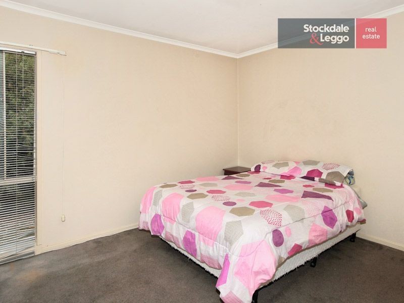 17 Regency Road, Roxburgh Park VIC 3064