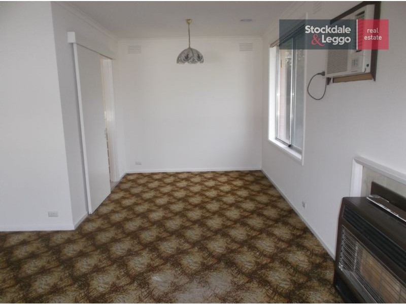 2 Cosdown Close, Gladstone Park VIC 3043