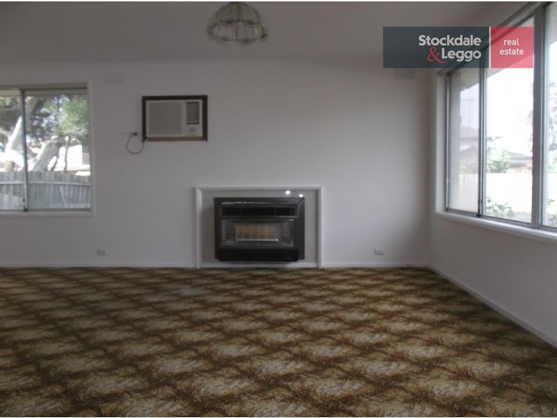 2 Cosdown Close, Gladstone Park VIC 3043
