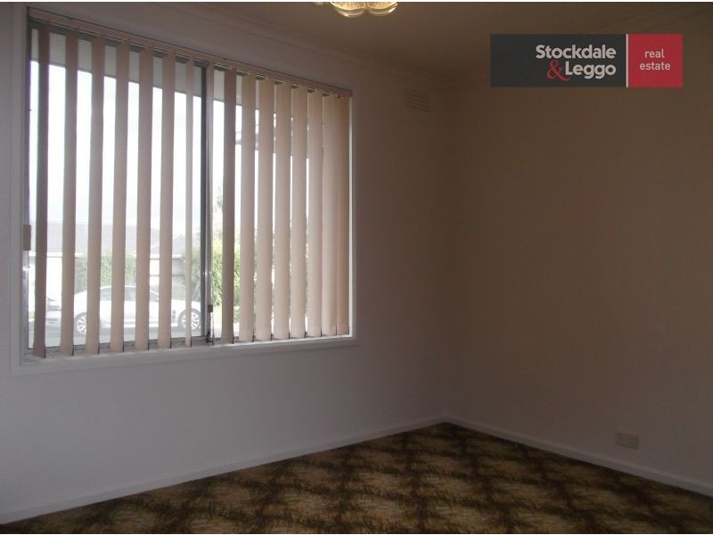 2 Cosdown Close, Gladstone Park VIC 3043