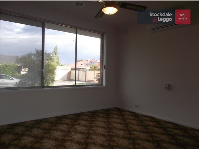 2 Cosdown Close, Gladstone Park VIC 3043