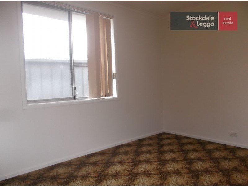 2 Cosdown Close, Gladstone Park VIC 3043