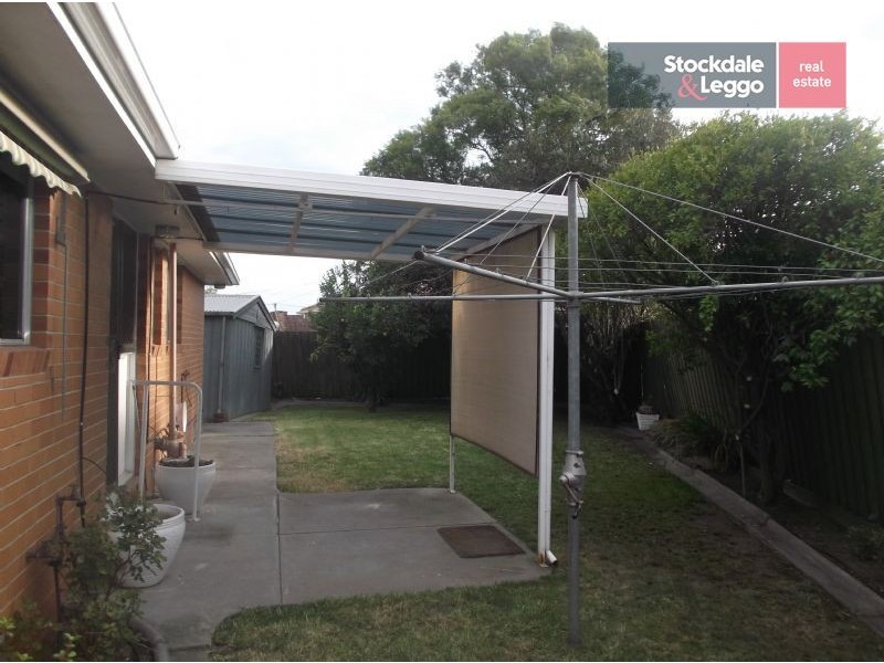 2 Cosdown Close, Gladstone Park VIC 3043