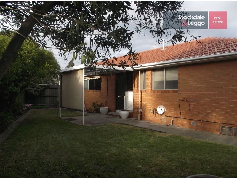 2 Cosdown Close, Gladstone Park VIC 3043