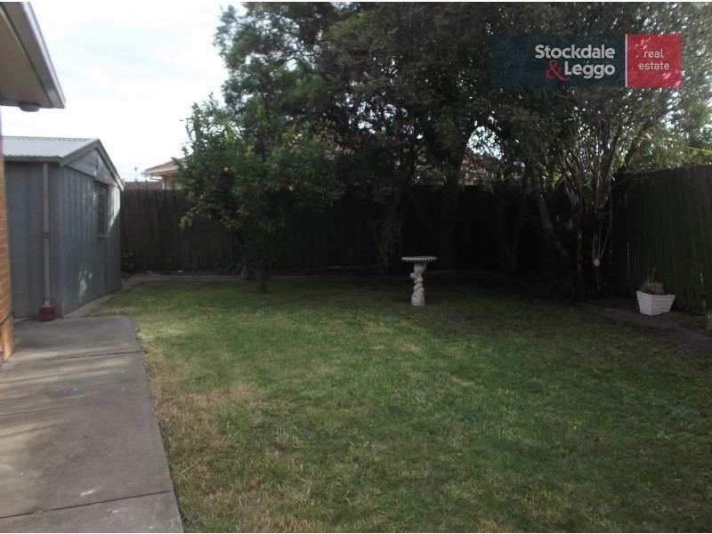 2 Cosdown Close, Gladstone Park VIC 3043