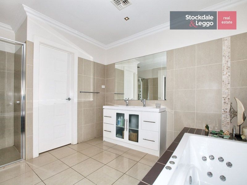 7 Muirhead Court, Greenvale VIC 3059