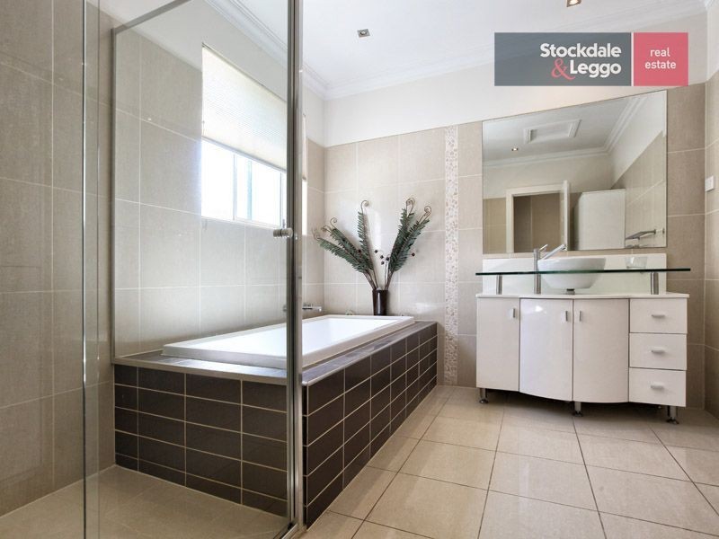 7 Muirhead Court, Greenvale VIC 3059