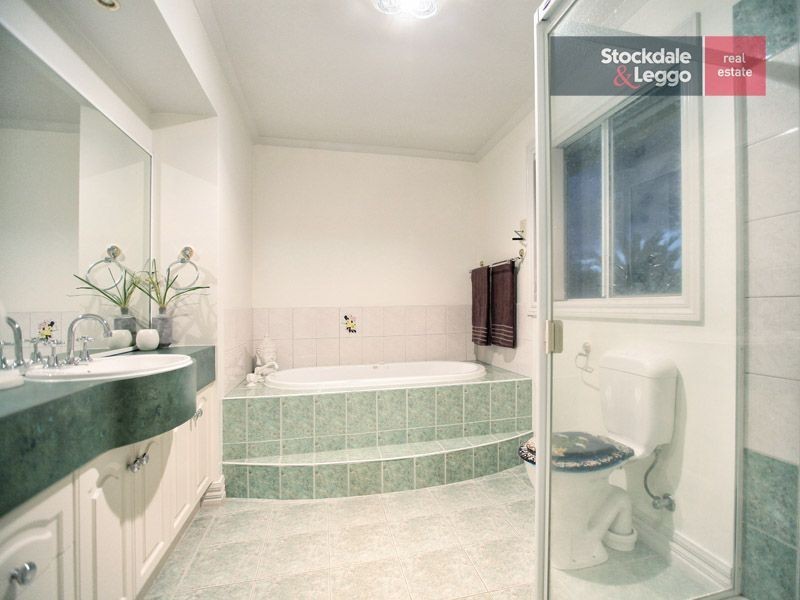 7 Coach House Drive, Attwood VIC 3049