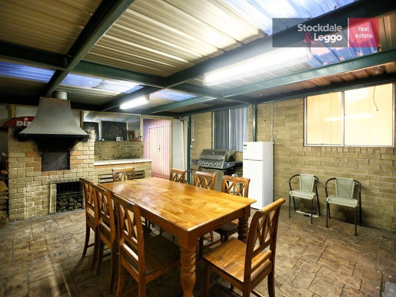 2 Waverley Court, Gladstone Park VIC 3043