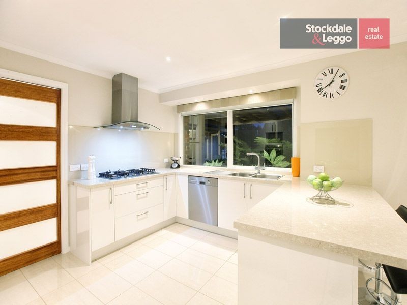 11 Davidson Court, Attwood VIC 3049