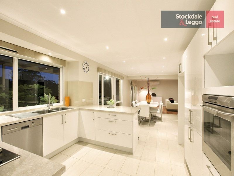 11 Davidson Court, Attwood VIC 3049