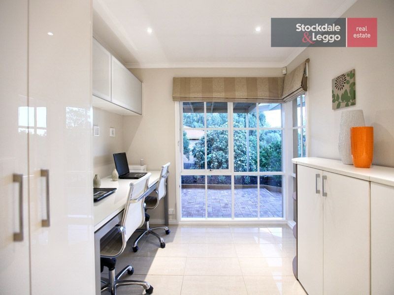 11 Davidson Court, Attwood VIC 3049