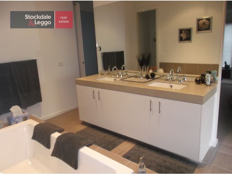 4 Stranraer Close, Greenvale VIC 3059