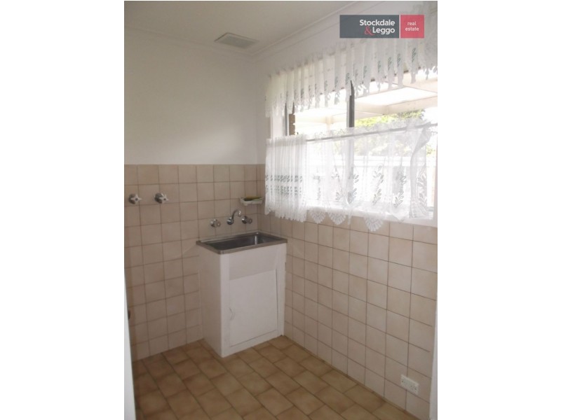 31 Aylesbury Crescent, Gladstone Park VIC 3043
