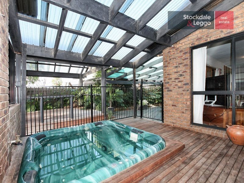 13 Clifton Road, Greenvale VIC 3059