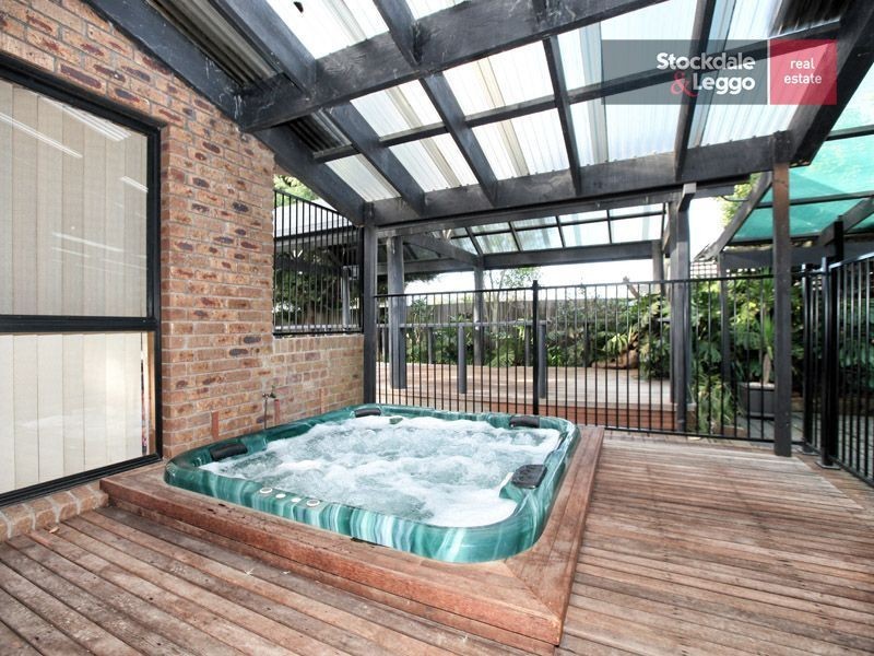 13 Clifton Road, Greenvale VIC 3059