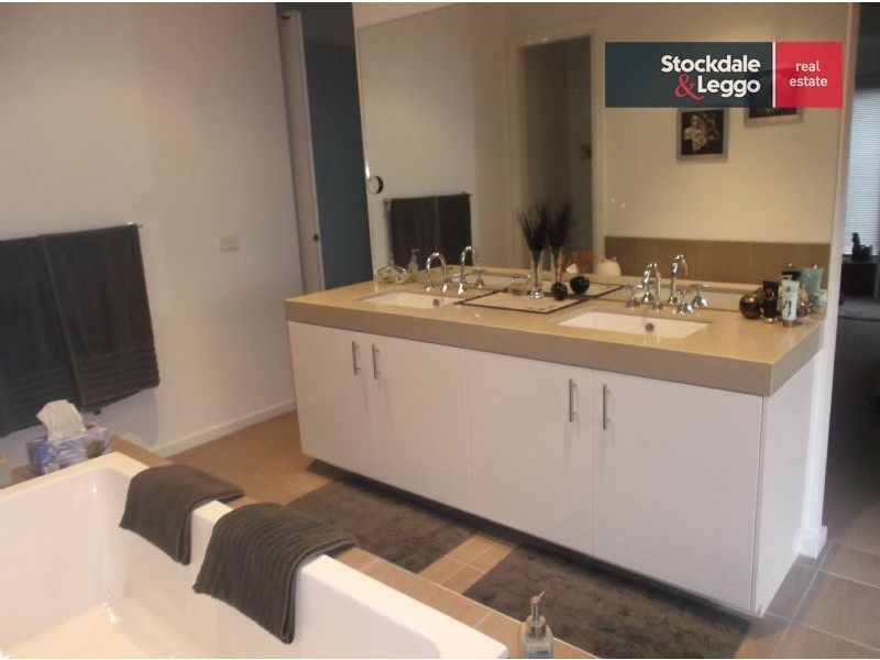 . Stranraer Close, Greenvale VIC 3059