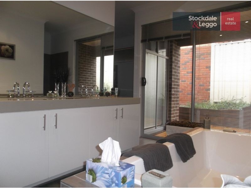 . Stranraer Close, Greenvale VIC 3059