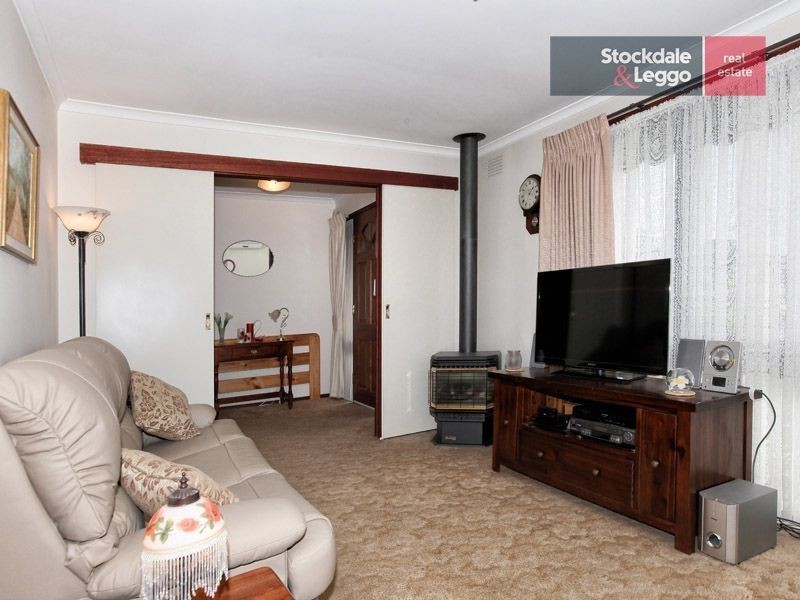 16 Snaefell Crescent, Gladstone Park VIC 3043