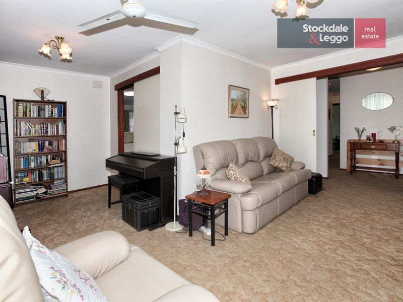 16 Snaefell Crescent, Gladstone Park VIC 3043