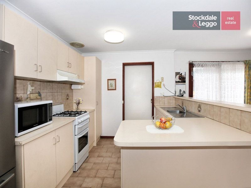 16 Snaefell Crescent, Gladstone Park VIC 3043
