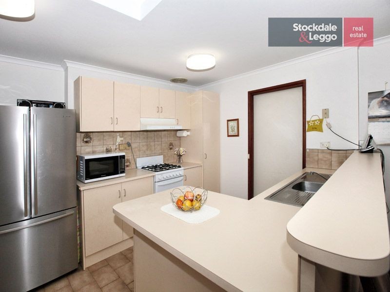 16 Snaefell Crescent, Gladstone Park VIC 3043
