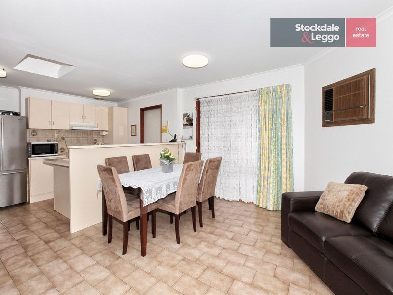 16 Snaefell Crescent, Gladstone Park VIC 3043