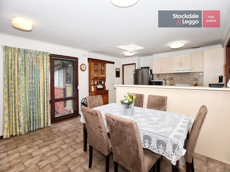 16 Snaefell Crescent, Gladstone Park VIC 3043
