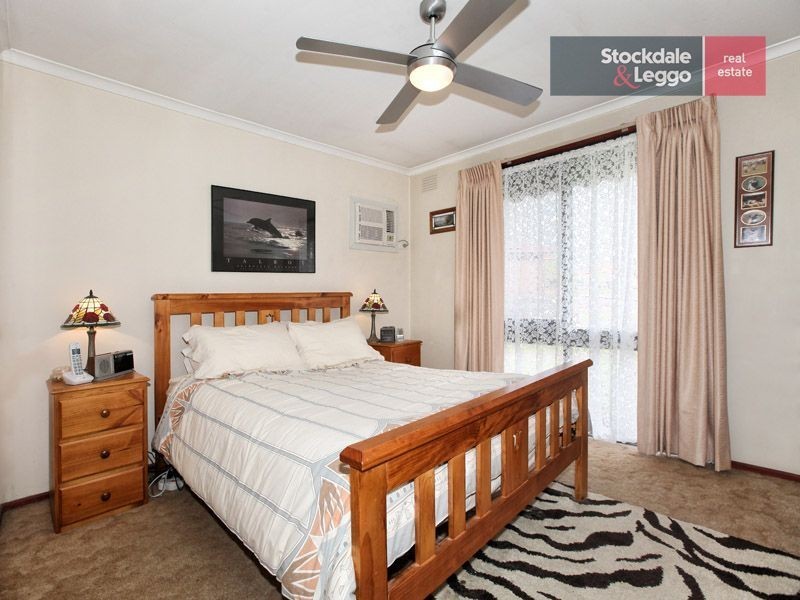 16 Snaefell Crescent, Gladstone Park VIC 3043