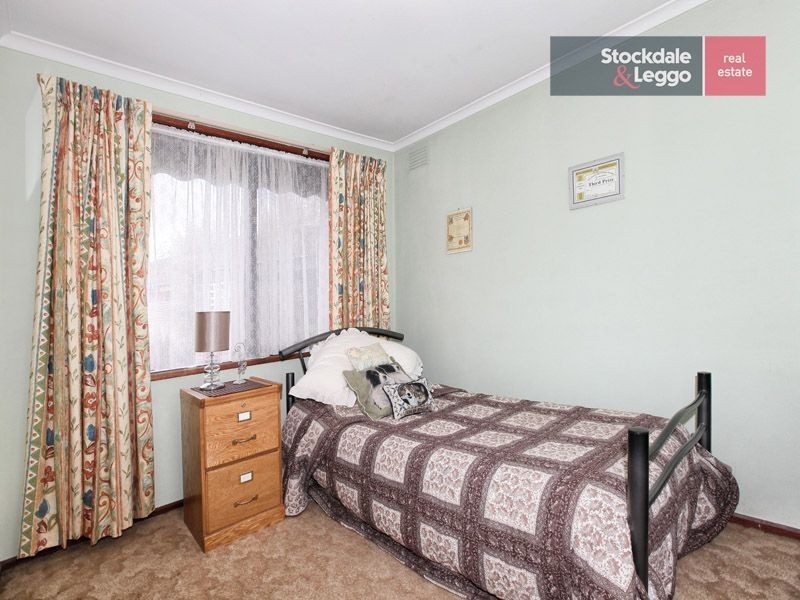 16 Snaefell Crescent, Gladstone Park VIC 3043